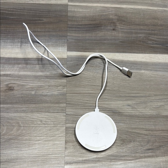 Belkin White Wireless Charger - Picture 1 of 4
